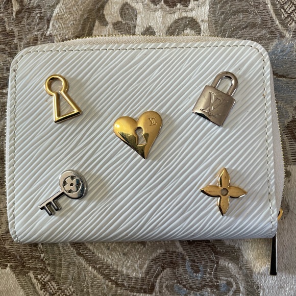 LOUIS VUITTON WHITE EPI LOVE LOCK ZIPPY COIN PURSE - Picture 1 of 3